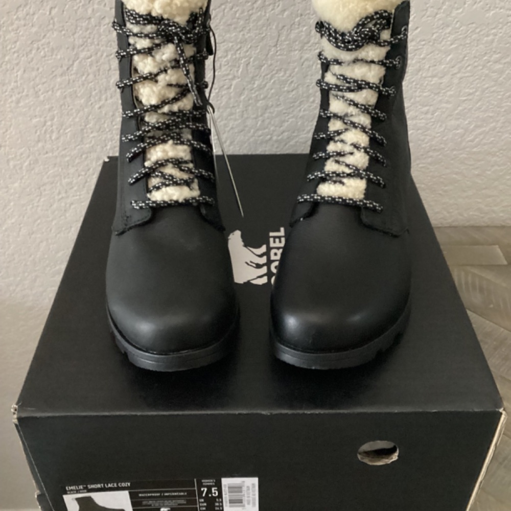 SOREL Emelie Genuine Shearling Short Lace-Up Boot (Women), size 7.5